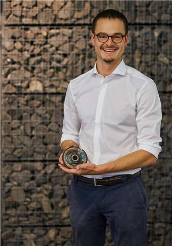 Bernd Lichter tritt im Zuge des Generationswechsels in die RHODIUS-Geschäftsführung ein. Das vierköpfige Team der Geschäftsleitung wird in Zukunft die Umsetzung der entwickelten Strategie zur Neuausrichtung vorantreiben. RHODIUS