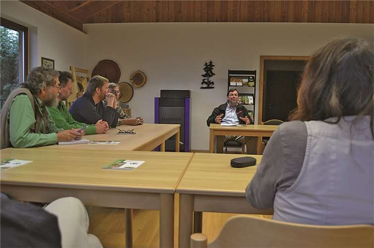 Bernd Schiffarth, Geschäftsführer des Waldbauvereins, informierte über das hiesige Forstwesen und die Aktivitäten des Vereins.privat