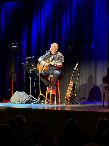 Bernd Stelter begeisterte bei seinem Gastspiel mit gewohnt humoristischen, aber auch mit nachdenklichen Einlagen. Foto: Stefan Pauly/VG-Verwaltung Mendig