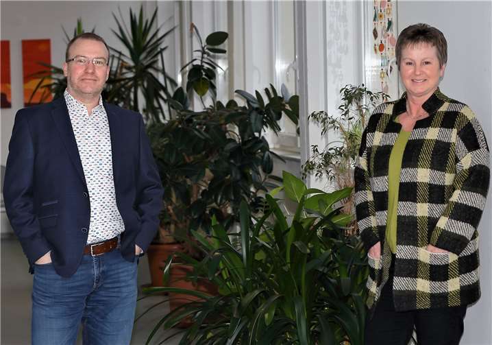 Bernhard Fuchs und Regina Berger haben die Leitungsfunktion des Jugend- und des Sozialamtes übernommen.Quelle: Stadt Neuwied