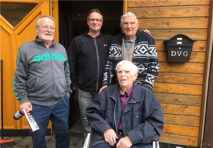 Bernhard Gemein (r.) hatt seinen Patenonkel Josef Gemein zu der Isetta-Ausstellung eingeladen. Foto: privat