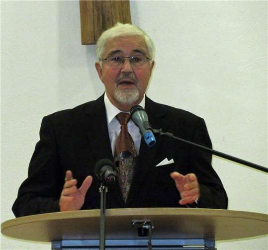 Bernhard Ickenroth begrüßte zahlreiche Gäste, überwiegend aus den Bereichen Soziales, Kirche und Politik.Fotos: MKA