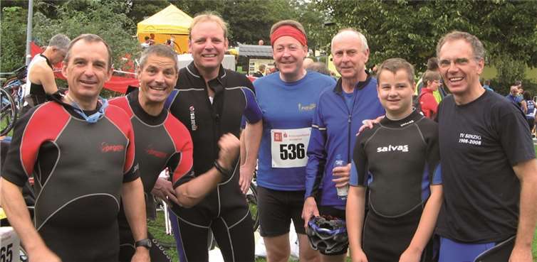 Bernhard Landsherr, Jörg Schmerer, Günter Rohde, Mathias Dickten, Peter Steinfeld, Henry Schmerer und Roland Janik kurz vor dem Start zum 23. Internationalen Rhein-Ahr-Triathlon.privat