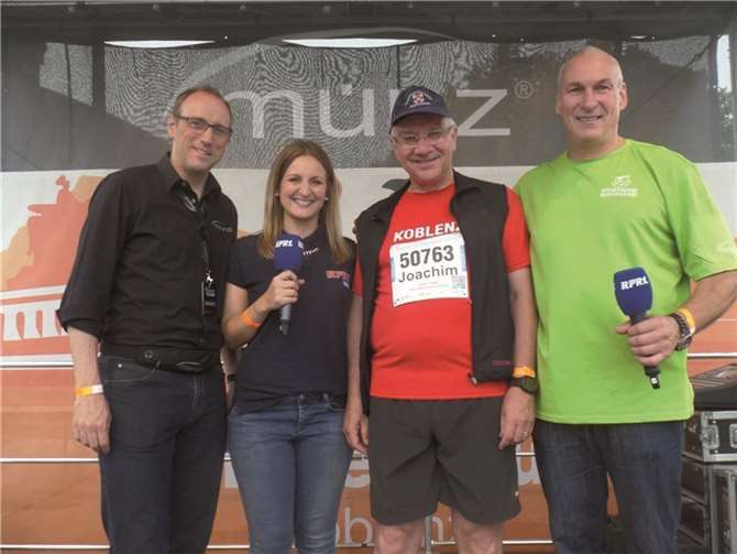 Bernhard Münz, Laura Nowak (RPR1), Oberbürgermeister Dr. Joachim Hofmann-Göttig und Fred Pretz bei der Moderation am Deutschen Eck.