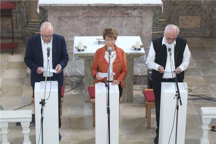Bernhard Nellessen, Renate Luig und Michael Dombek trugen die Textauswahl in verteilten Rollen sehr überzeugend und einfühlsam vor.