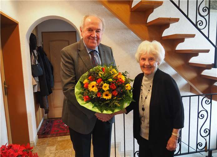 Bernhard Wiemer gratulierte Anna Rogge zum 90. Geburtstag. privat