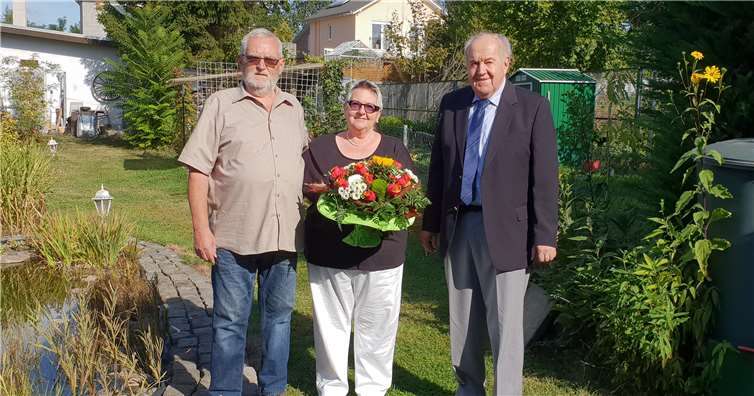 Bernhard Wiemer gratulierte dem Ehepaar Henn zur Goldenen Hochzeit.Foto: privat