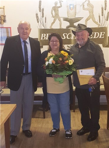 Bernhard Wiemer überbrachte Annemie und Hans Nagel Glückwünsche zur Goldenen Hochzeit.Foto: privat