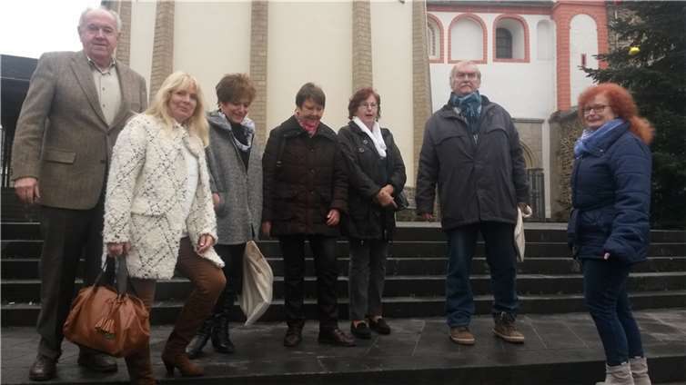 Bernhard Wiemer (v.l.), Gabi Zils, Rita Rehfisch, Elfriede Zacharias, Gudrun Treger, Harry Stehl und Hedi Schenk bei der Ortsbesichtigung. privat
