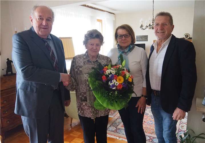 Bernhard Wiemer war zu Besuch bei Maria Elscheid und ihren Kindern Regina und Berthold. privat