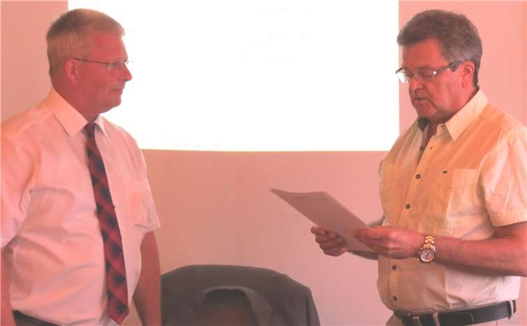 Bernhard van Moerbeeck ernannte den wiedergewählten Ortsbürgermeister Thomas Heucher.