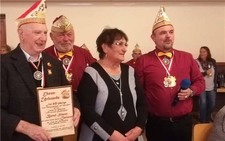 Berni und Christel Simon wurden für 60 Jahre Mitgliedschaft geehrt.