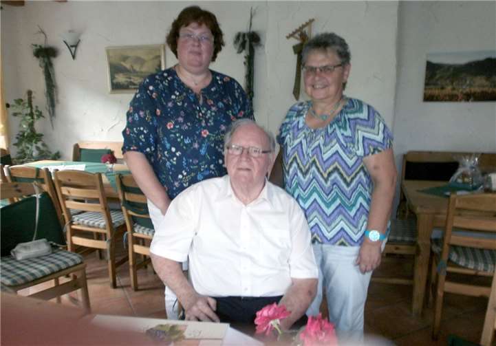 Bert Flohe freute sich auf den Besuch von Gabi Schimming und Brigitte Arenz.. Foto: privat