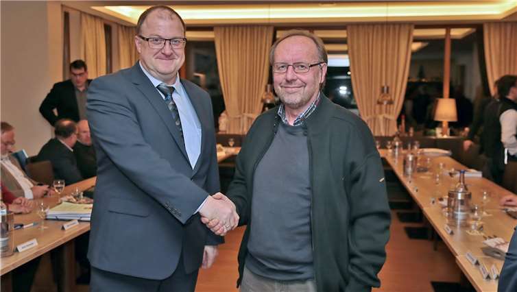 Bert Schäfer (r.) von der FDP rückt für Katja Kerschgens in den Verbandsgemeinderat nach.  UM