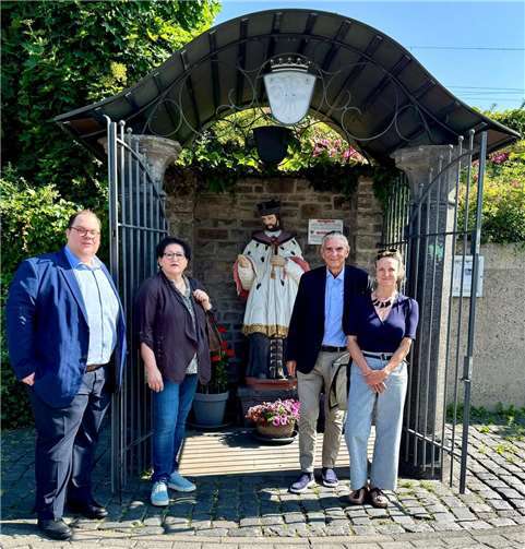 Beschädigte Stellen wurden behutsam ausgebessert, Bemalung und Vergoldung teilweise erneuert. In neuem Glanz kehrt die Figur damit in den städtischen Alltag zurück. Foto: privat