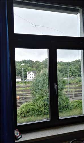 Beschossenes Fenster im 2. Obergeschoss 