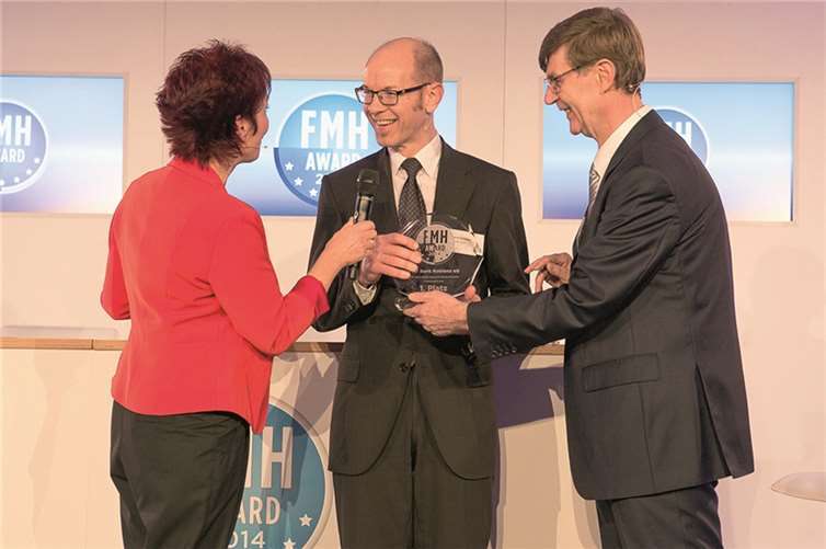 Besondere Auszeichnung: Sigrid Herbst (FMH Finanzberatung), Bernd Schittler (Vorstand der PSD Bank Koblenz eG) und Max Herbst (FMH Finanzberatung).  privat