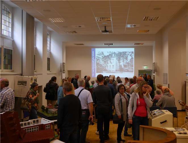 Bei Ahrweiler Kulturnacht hohe Besucherzahl zu verzeichnen Besonderen Anklang fanden die historischen Modelle der Klinik. Privat