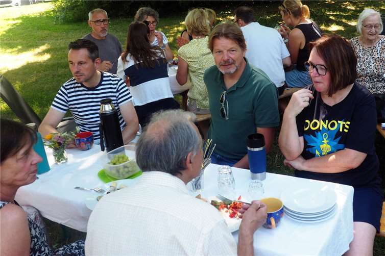 Stadtteilfrühstück auf der Pfaffendorfer Höhe Besonderer Gast war Oberbürgermeister David Langner. Fotos: privat