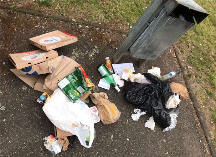Besonders am Wochenende laufen die Abfallbehälter schnell über.Foto: Stadt Koblenz