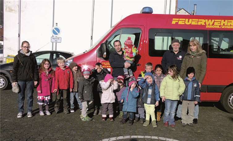 Besonders aufregend fanden die Kinder natürlich die verschiedenen Fahrzeuge der Feuerwehr. privat