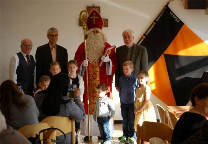 Besonders die Kinder freuten sich, dass der Nikolaus zu Besuch kam.privat