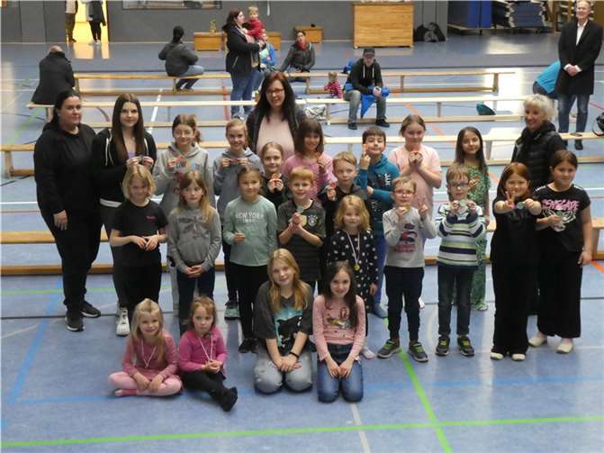 Besonders die kleinsten Sportlerinnen und Sportler freuten sich über ihre Auszeichnung.  Foto: Turngesellschaft 1888 Polch e.V.