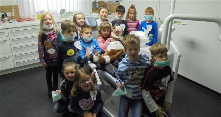 Besonders eindrucksvoll war der Behandlungsstuhl, auf den alle Kinder einmal hinaufkletterten.Foto: privat