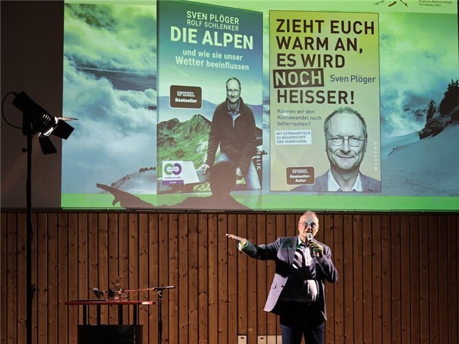 „Wir müssen die Welt enkelfähig machen“  Besonders eindrucksvoll zeigte Plöger, wie schwer wir uns tun, mit linearem Denken exponentielle Entwicklungen zu begreifen.