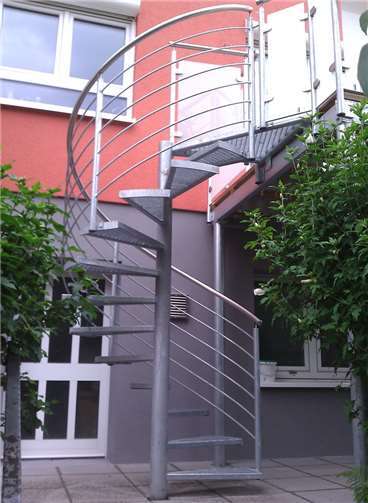 Besonders einfach lassen sich vorgestellte Balkone thermisch von der Gebäudehülle trennen.Foto: Nicole Siepe