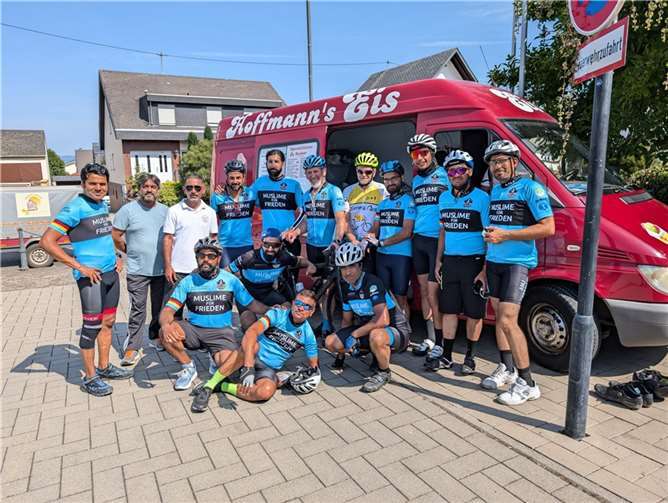 Besonders erfreulich war die Teilnahme einer großen Gruppe aus Köln, die unter dem Motto „Muslime für Frieden“ an den Start ging. Quelle: TV-Kärlich