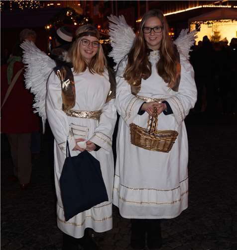 Besonders gerne werden die Lose bei den bezaubernden Engeln gekauft,die dazu wieder in der gesamten Fußgängerzone unterwegs sind.Archiv