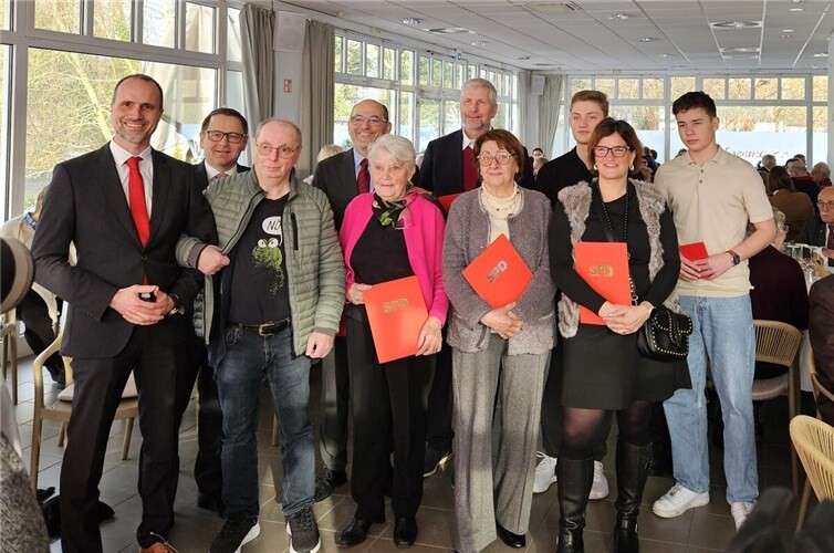 Besonders gewürdigt wurde die aktive Arbeit der SPD-Frauen um Bianka Hörnig sowie der neu aufgestellten Jusos Andernach, die unter der Leitung von Benjamin Kohl neue Impulse in die Parteiarbeit einbringen. Foto: Alexandra Dames
