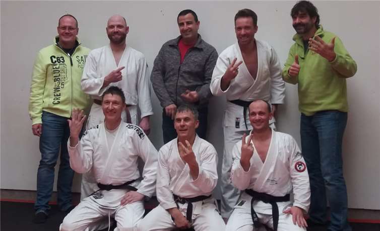 Besonders groß war die Freude beim ausrichtenden JJC Mendig, dass zwei Jujutsukas aus den eigenen Reihen erfolgreich die Prüfung zum 2. Dan ablegten. privat