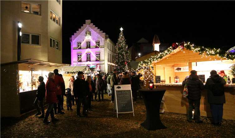 Besonders in den Abendstunden zeigt sich das besondere Ambiente des Weihnachtsmarktes.