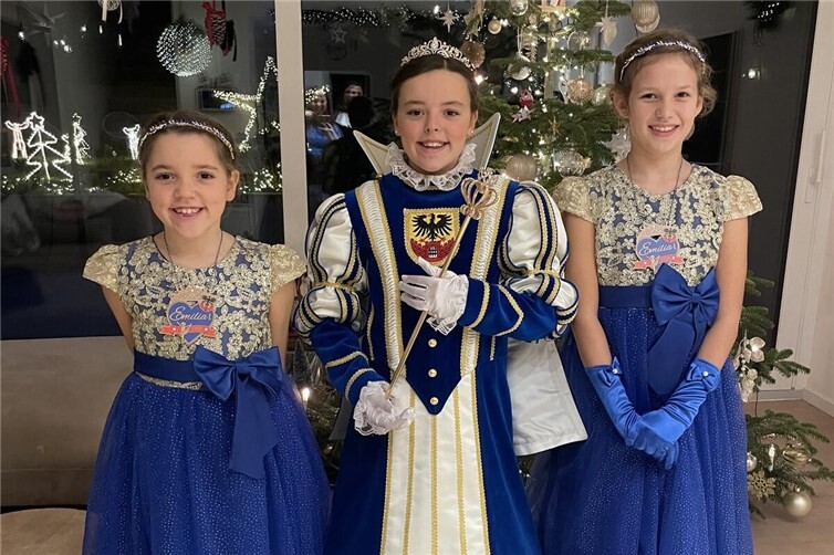 Besonders ins Auge fällt das prächtige Ornat der jungen Tollität. Foto: privat