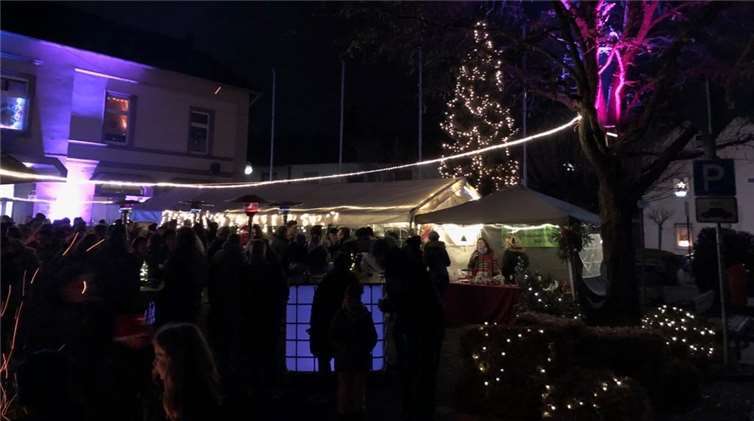 Besonders nach Einbruch der Dunkelheitmachte sich die weihnachtliche Stimmung breit.