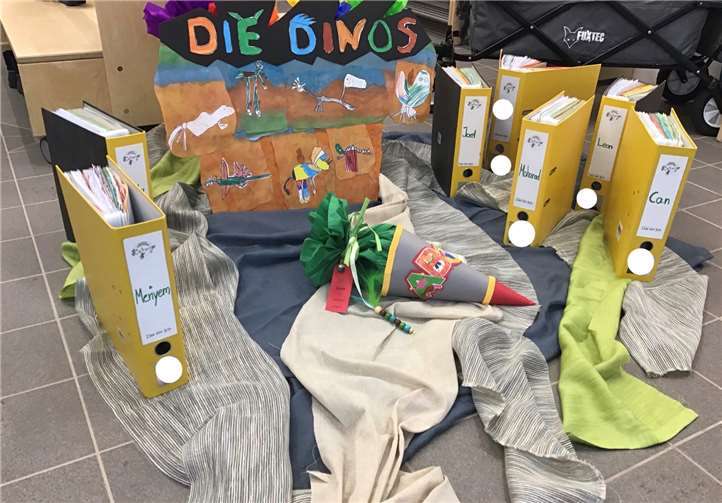 Besonders stolz waren die „Dinos“ auf die Portfolioordner, die ihre Kindergartenzeit dokumentieren. Fotos: Stadt Bendorf
