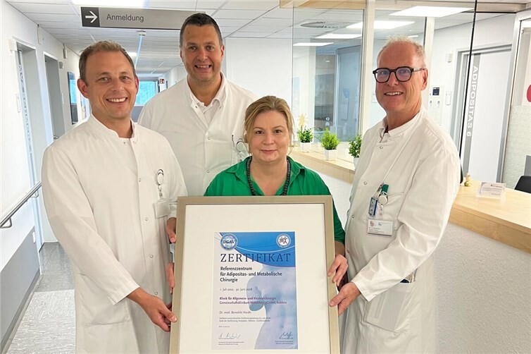 Bestätigte Expertise: Thorsten Kratz, Dr. med. Benedikt Hoidn, Ingrid Neunheuser und Dr. med. Sven Oosterloo (von links) stehen stellvertretend für das gesamte Team des vor fünf Jahren etablierten Adipositaszentrums Mittelrhein für erfolgreiche Therapiekonzepte bei starkem Übergewicht. 