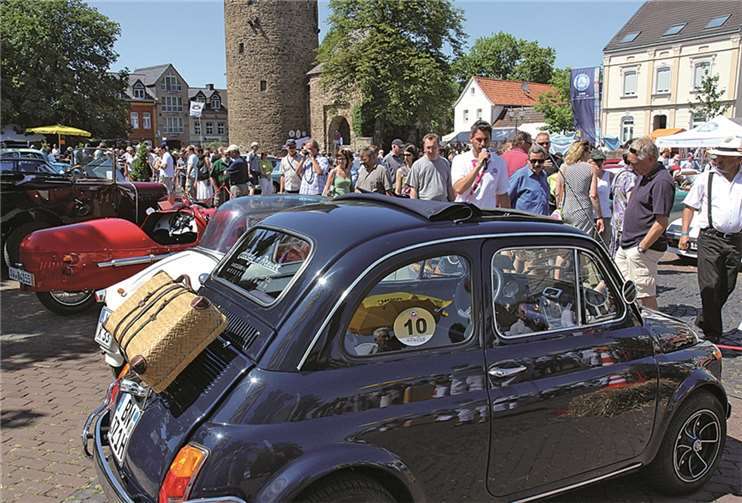 Bestaunen und bewundern durften die Oldtimerfans auf dem Prümer Wall die faszinierenden Oldtimer bei der 8. Rheinbacher Classics.STEIN