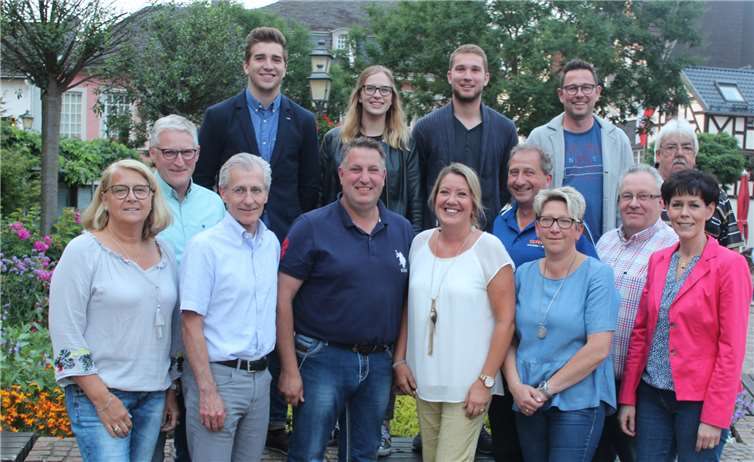 Beste Laune beim AKG-Vorstand nach der harmonischen Jahreshauptversammlung. DU