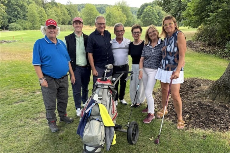 Beste Laune herrschte auf dem Platz des Golf- und Landclubs Bad Neuenahr bei Spielern, Sponsoren und Engagierten in der Hospizarbeit.