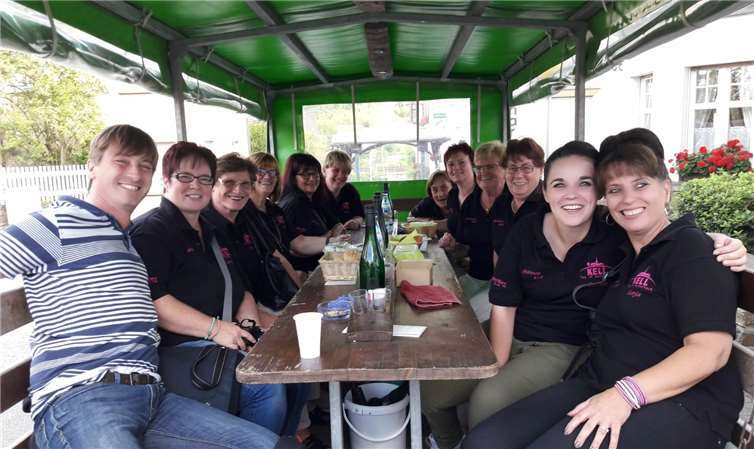 Beste Laune herrschte auf der Tour durch die Winninger Weinberge.privat