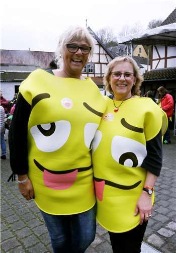 Beste Laune herrschte überall im Dorf an der Oberahr; das zeigten nicht zuletzt diese munteren Smileys.