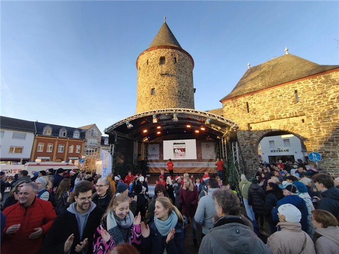 Beste Stimmung beim Bühnenprogramm am Wasemer Turm.