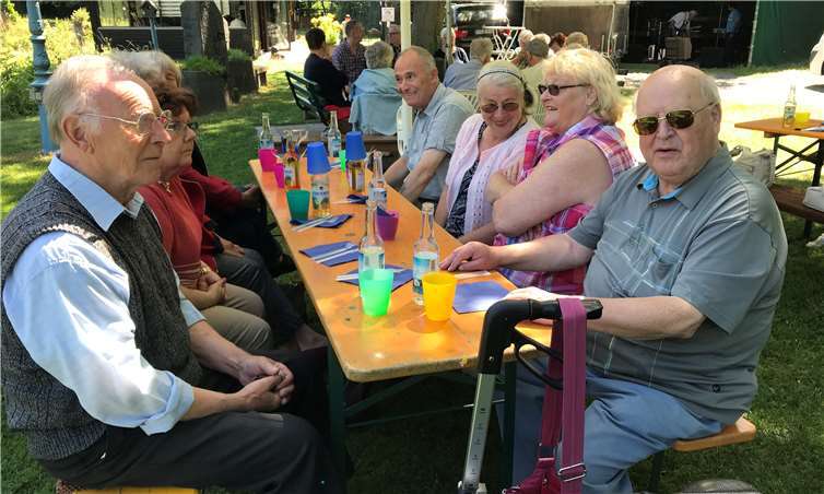 Beste Stimmung beim Grillen auf dem Vereinsgelände des Angelsportvereins „Biß auf Biß e.V.“. Fotos: privat