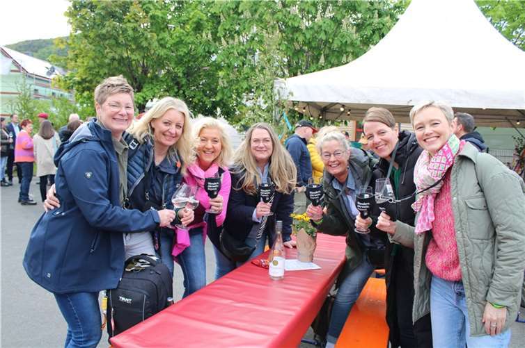 Beste Stimmung herrschte bei den zahlreichen Gästen aus nah und fern – auch bei dieser Frauenwandergruppe aus dem Münsterland.
