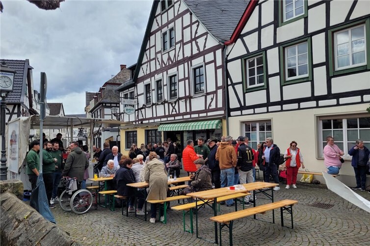 Beste Stimmung im historischen Ortskern von Erpel – das Ostereierkegeln lockte v...