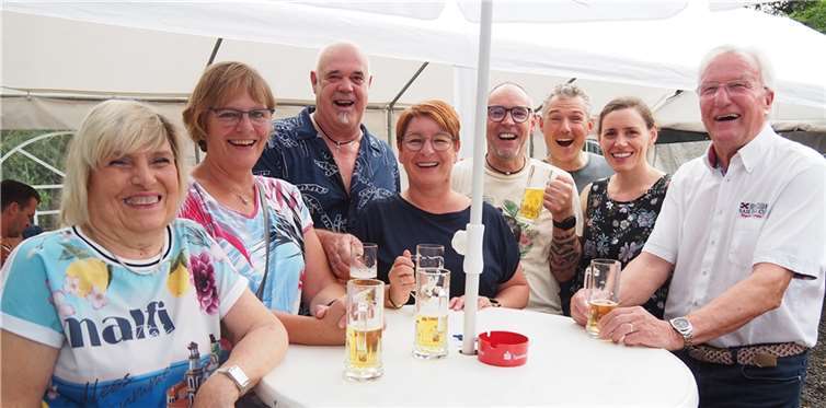 Beste Stimmung unter den Besuchern des Sommerfestes.