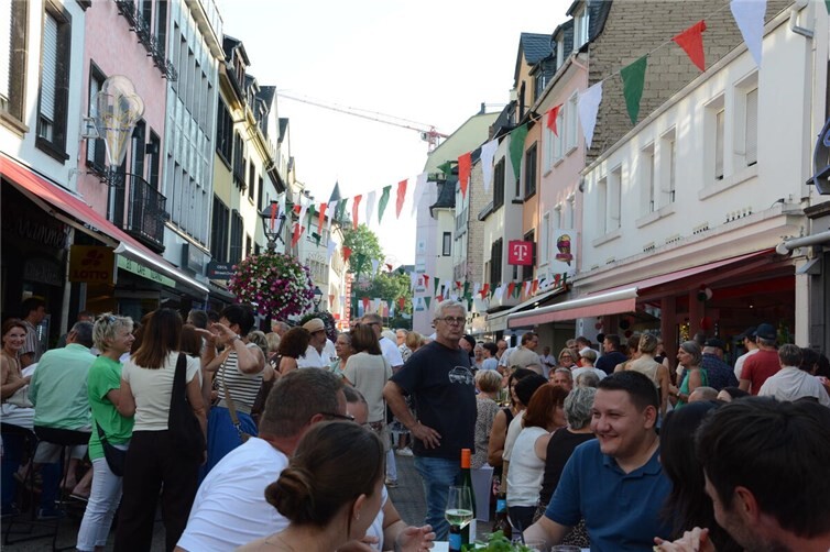Bestens besucht war die Marktstraße.